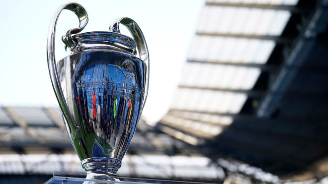 同时凭借 同时凭借